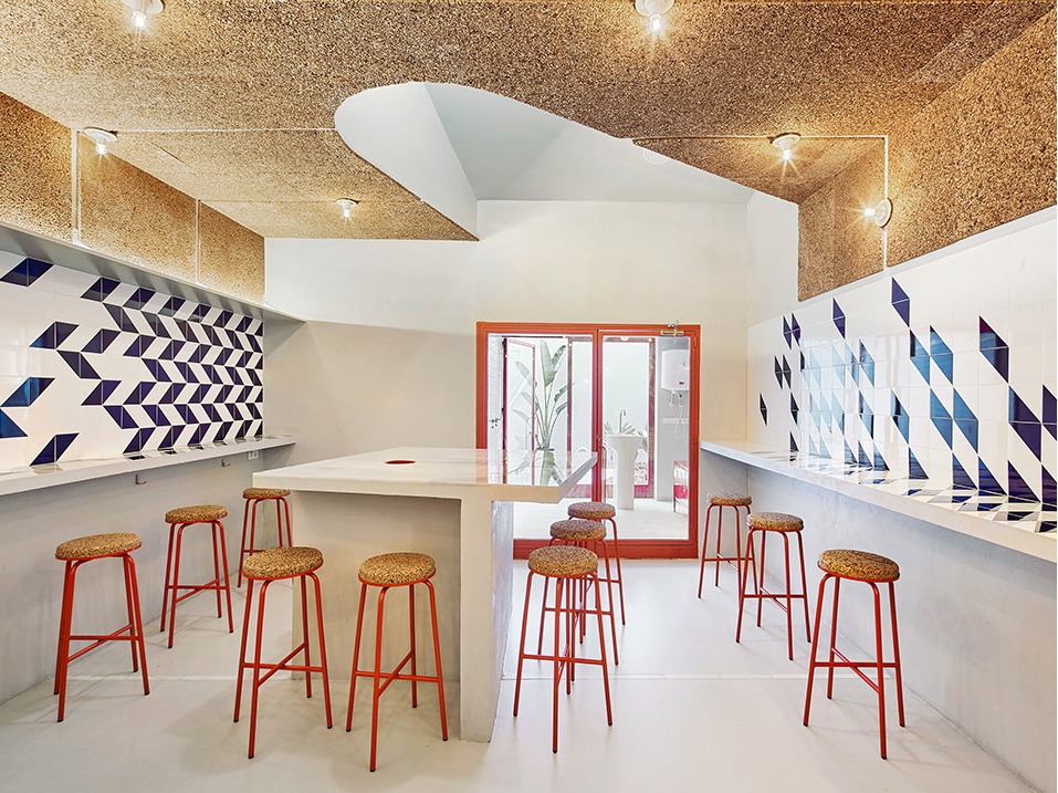 巴塞罗那El Villa酒吧改造，颠覆传统的酒吧设计