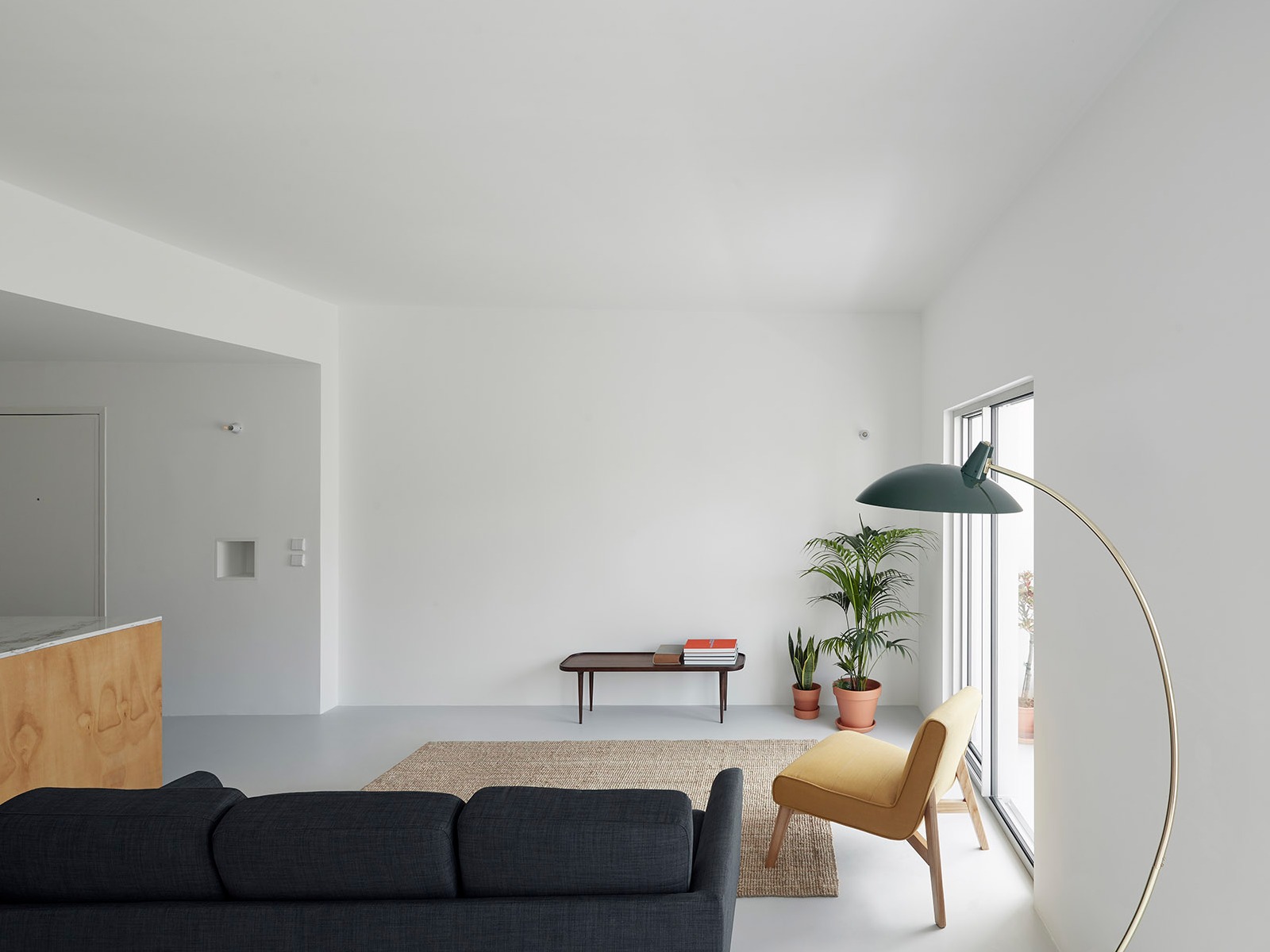 葡萄牙Beato公寓改造，实用主义极简公寓